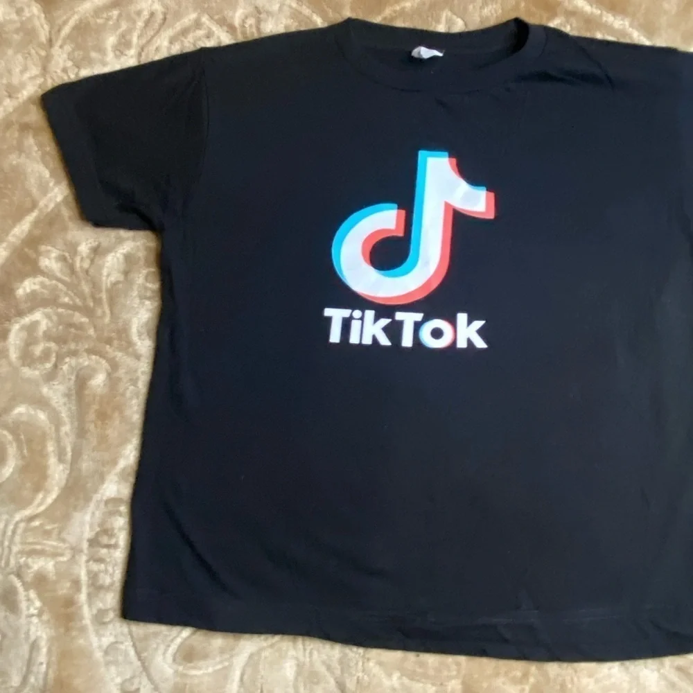 TikTok Youth Medium T-Shirt Crop TSM 100% Cotton
